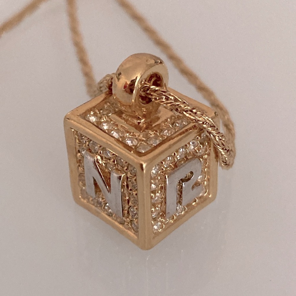 Nina Ricci Pendant Necklace - Picture 4 of 6